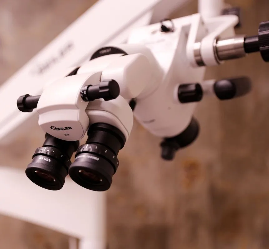 Seiler dental surgical microscope at Endospecialists — used for all apicoectomy procedures